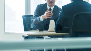 「年齢制限。60歳未満を募集採用できるか？」のアイキャッチ画像