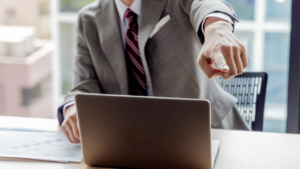 「カスハラ対策の動向と厚労省マニュアルの概要」のアイキャッチ画像