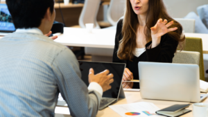 「外国人の入社手続きにおける留意事項」のアイキャッチ画像