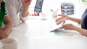 「高齢社員の無期転換回避と第2定年の定め」のアイキャッチ画像